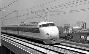 昭和39（1964）年、市内を走る開業当時の東海道新幹線